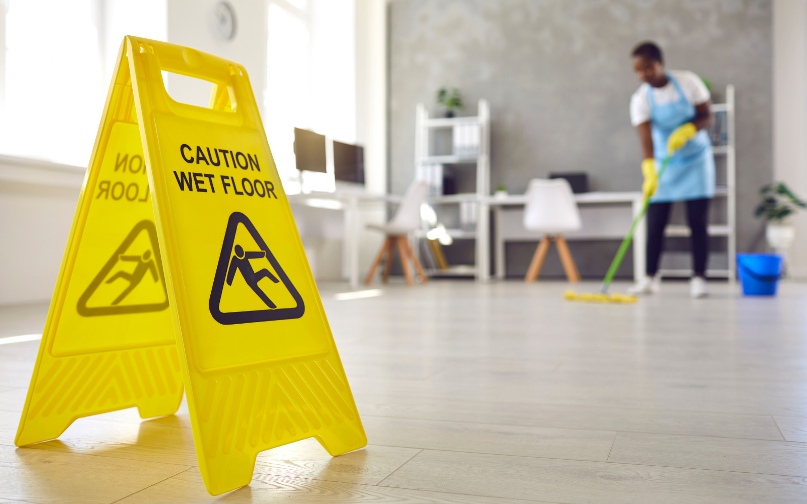 Professional commercial cleaning service in an Arizona office